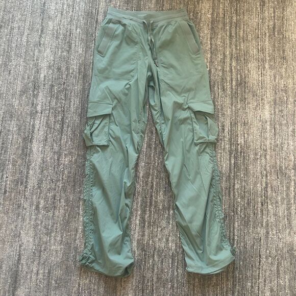 Lululemon Dance Studio Relaxed-Fit Mid-Rise Cargo Pant Grey Eucalyptus, Size XS - Picture 3 of 8